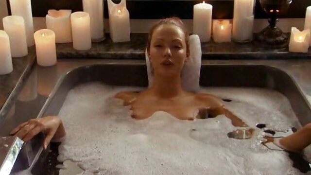 セクシーなブロンドは、腕と脚を結ばれ、彼女のマスターは美しい体を爪で掛け 無料 アダルト 動画 女性 専用
